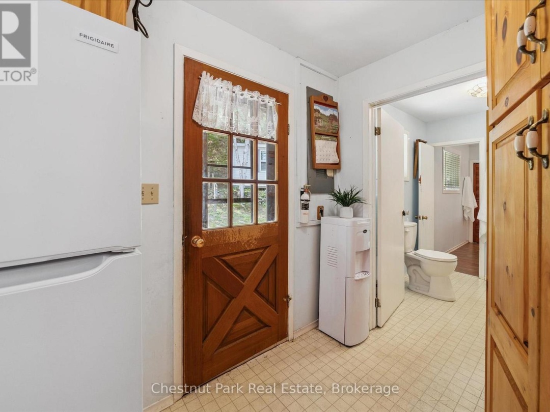 1082 MAPLEWOOD ROAD E, 