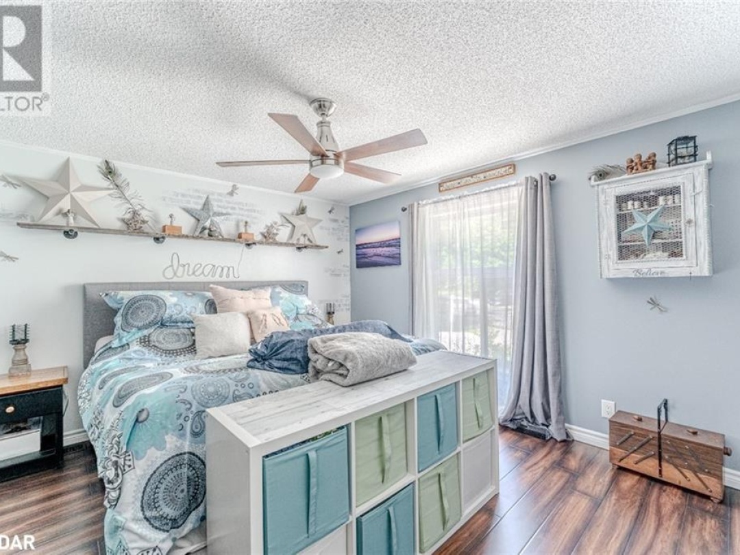 7498 ISLAND Crescent, 