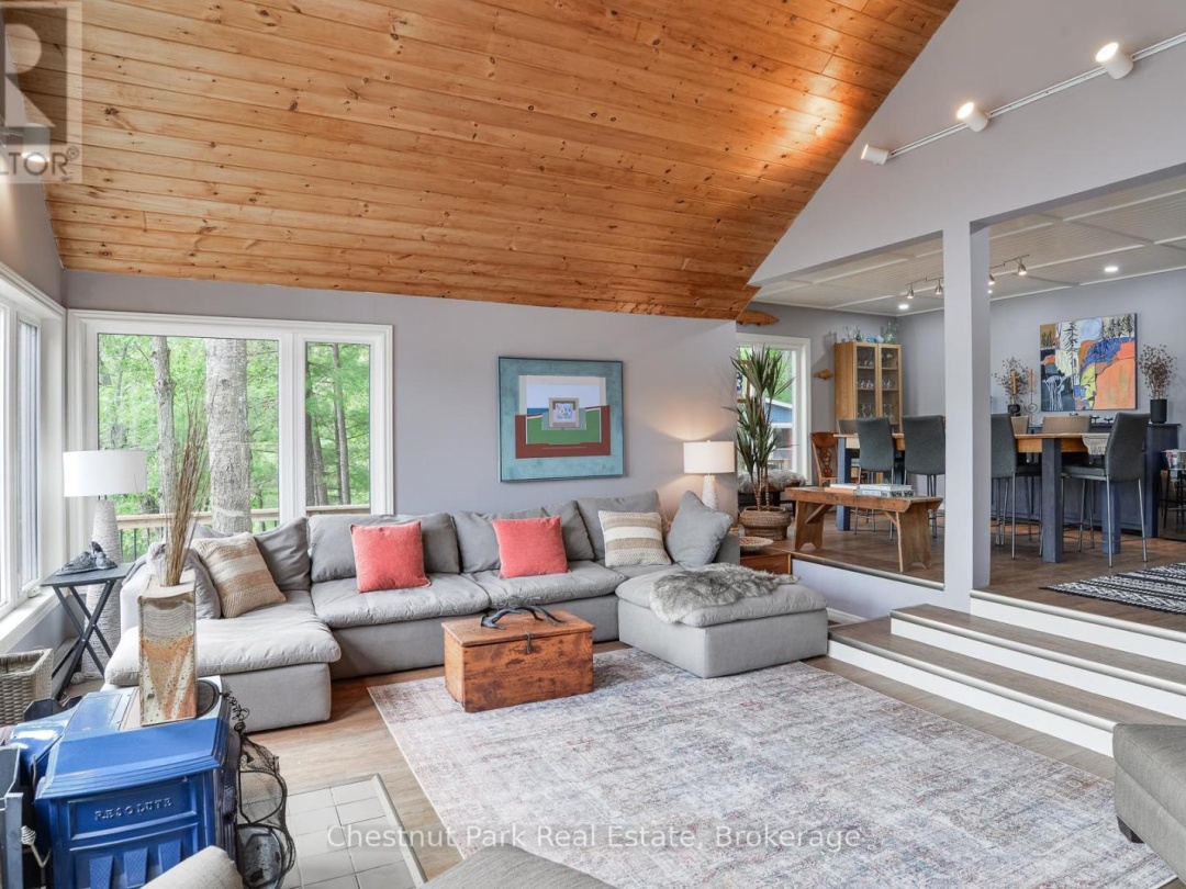 1049 Route 11 Road E, Kahshe Lake
