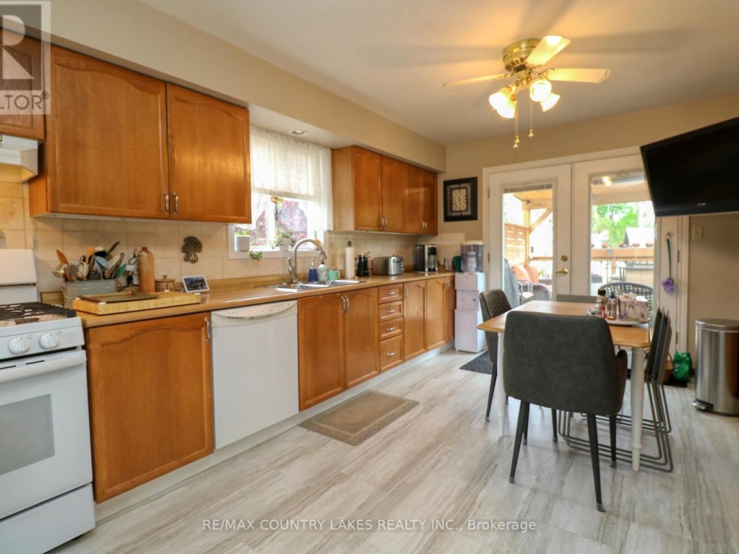 86 Beechwood Avenue, Lake Simcoe