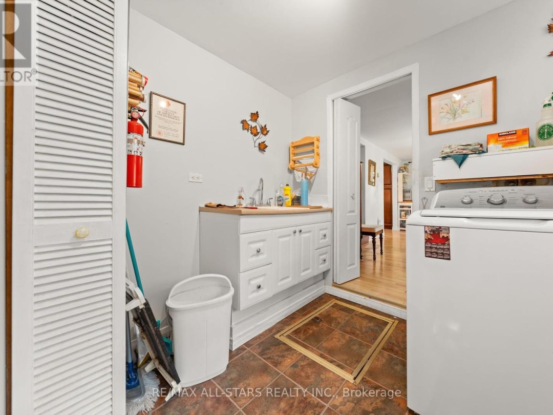 14 WYCHWOOD DRIVE E, 