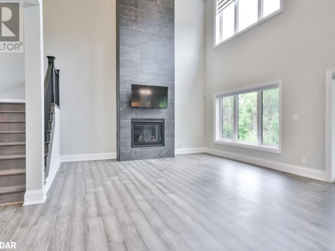4 CLYDESDALE Court, 