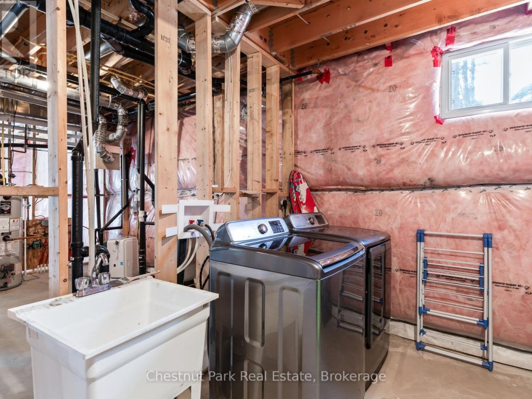 5989 KENNISIS LAKE ROAD, Kennisis Lake