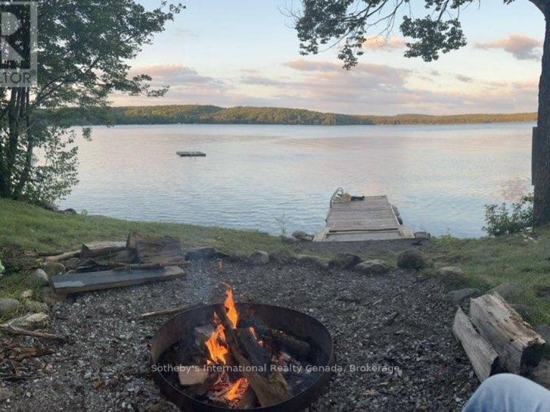 1028 Hillcrest Lane, Halls Lake