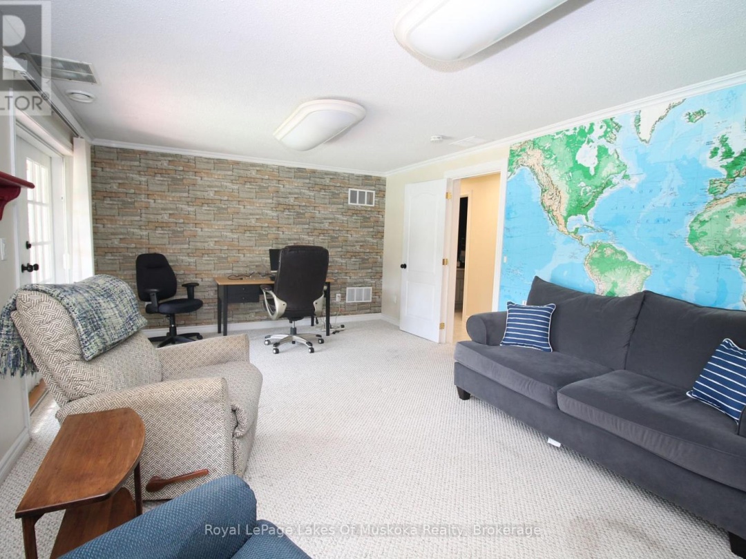 1815 Peninsula Point Road, Severn Lake