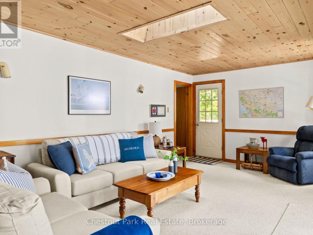 10 TAYLOR (26LM10) ISLAND, 