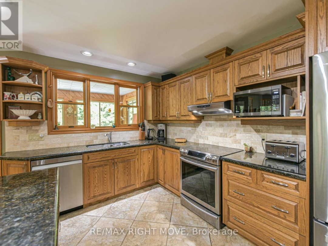 1892 CARRIAGE COURT, 