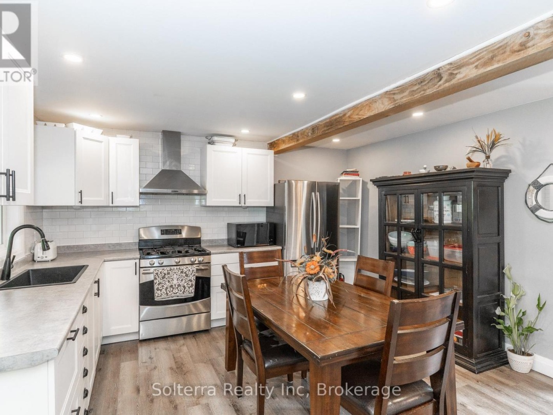 160 WAGNER ROAD W, 