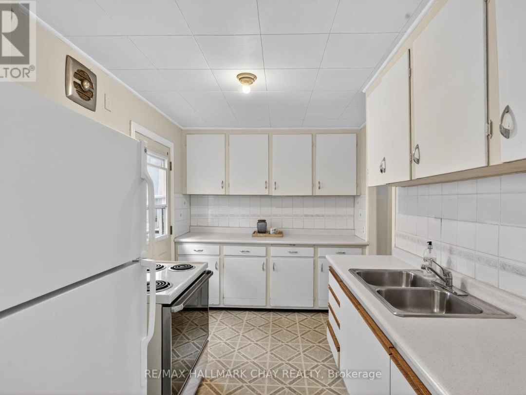 319 MISSISSAGA STREET W, 
