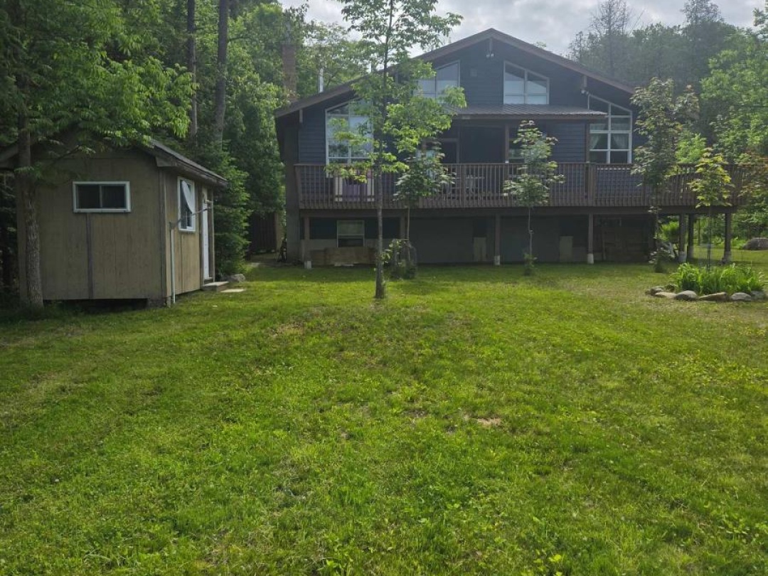 1020 GRANITE LANE N, 
