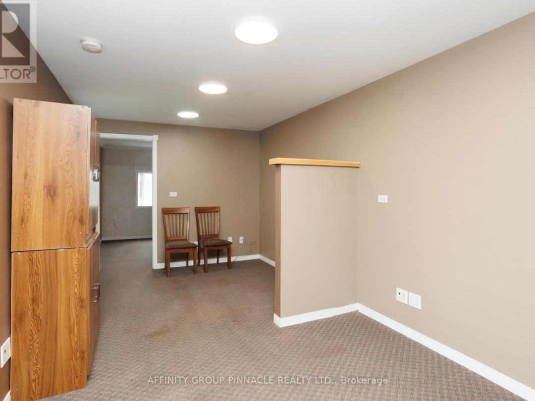 1042 SKYLINE ROAD, 