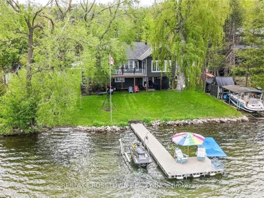 241 Eight Mile Point Road, Lake Simcoe