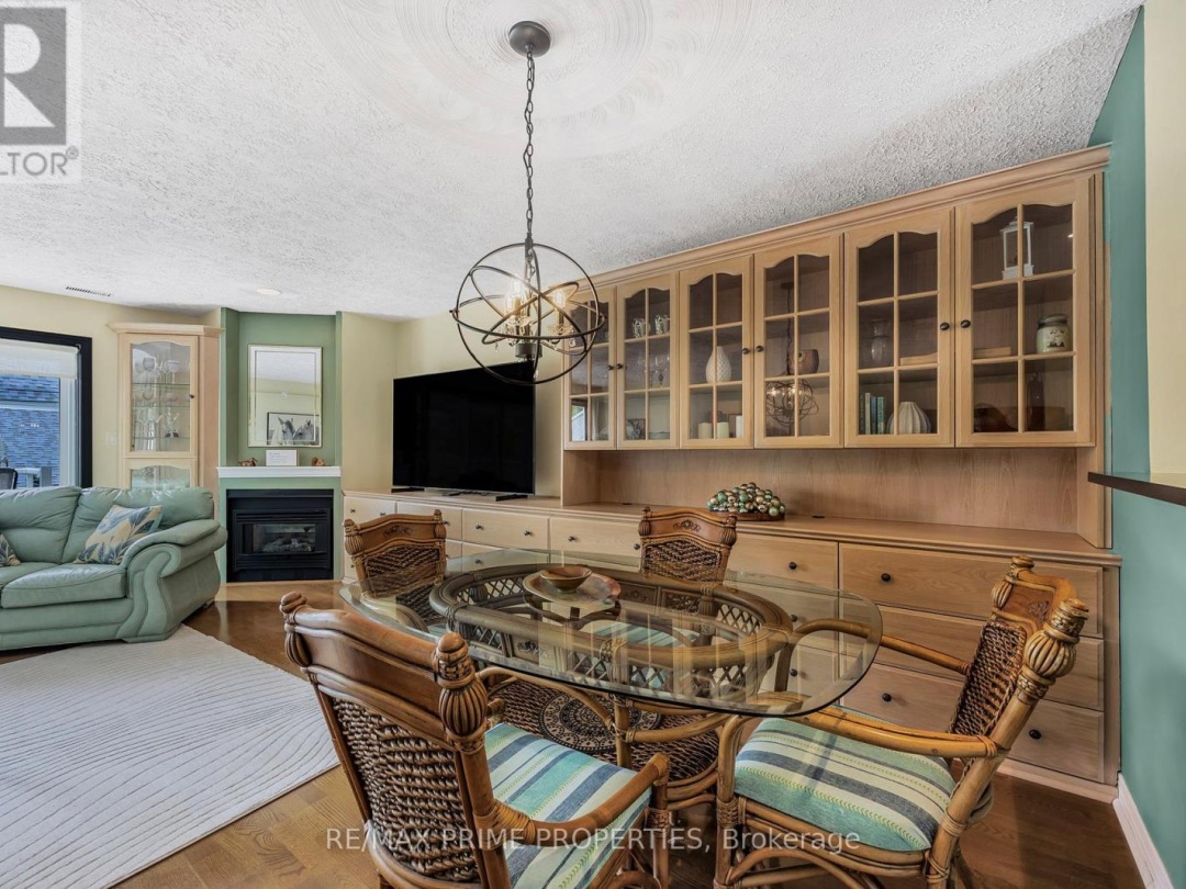 201 - 585 ATHERLEY ROAD, 