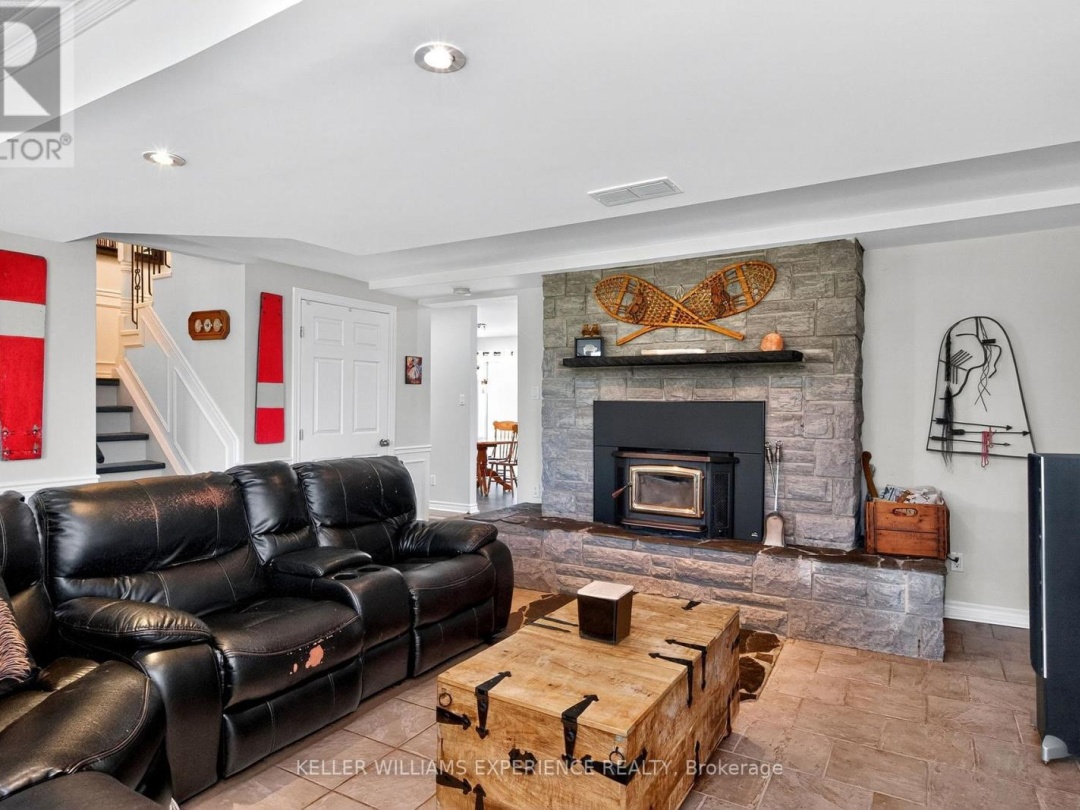 8 THATCHER PLACE, 