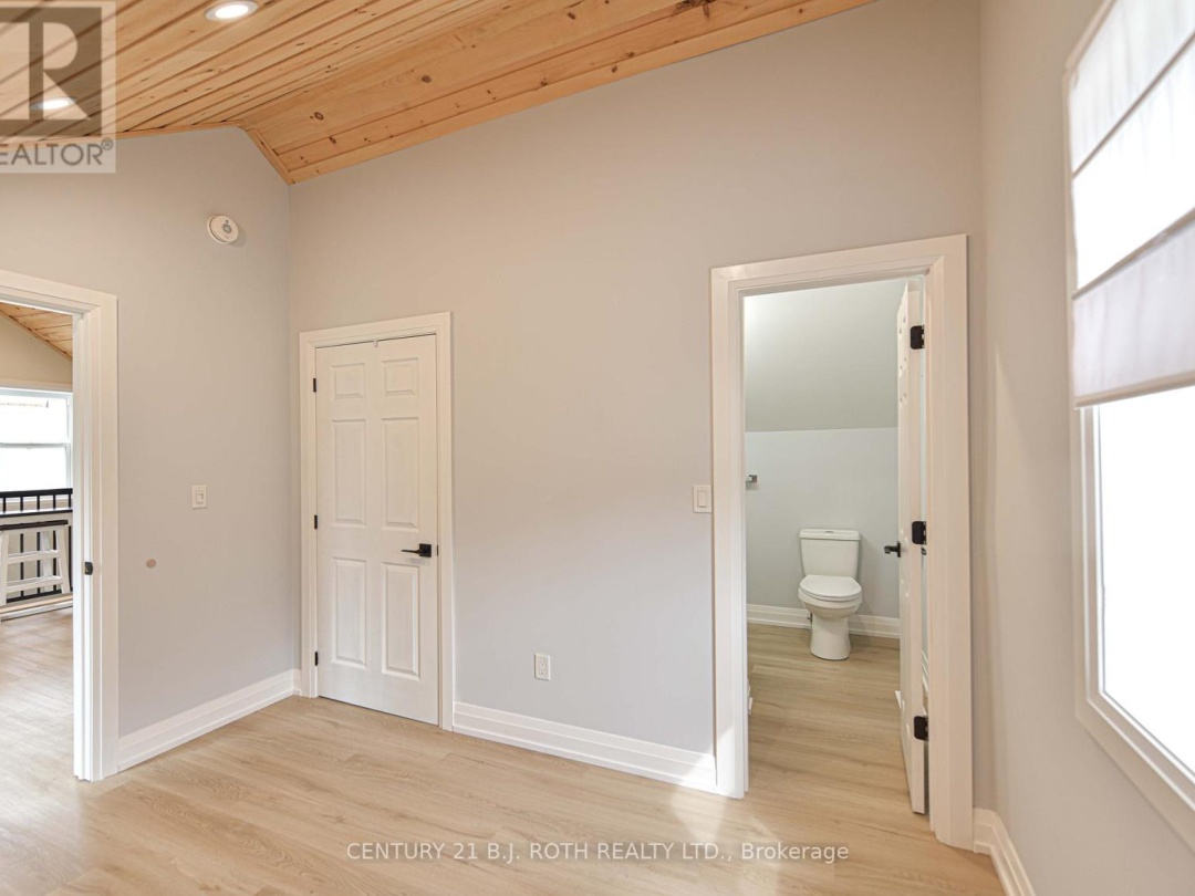 274 MISSISSAGA STREET W, 