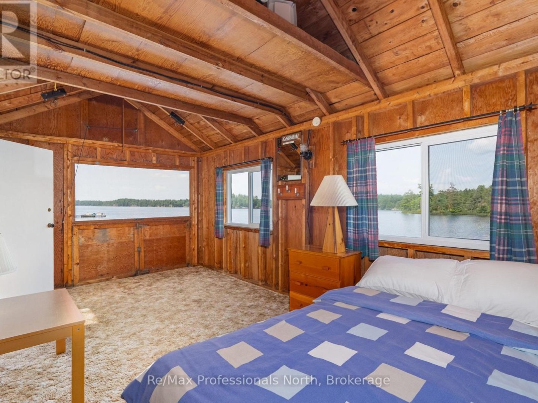 1020 Road 2000, Muldrew-south Lake