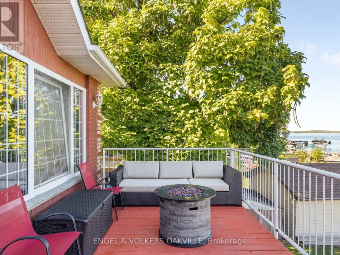 216 ROBINS POINT ROAD, 