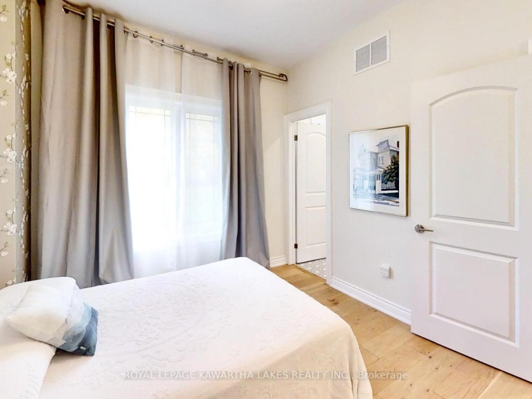 2501 Lakeshore Drive, Lake Simcoe