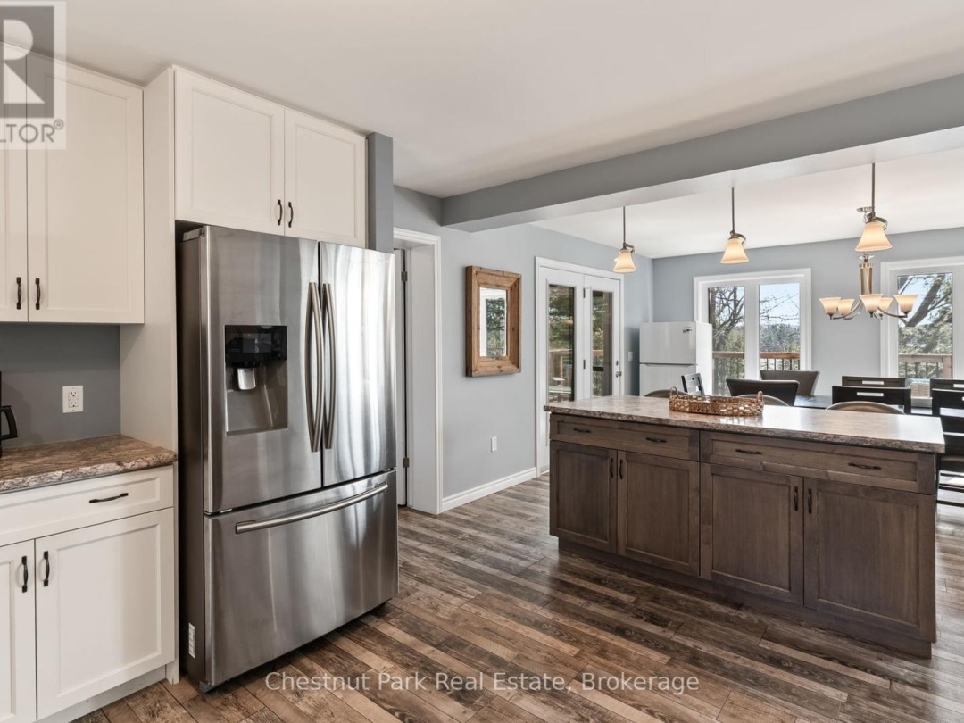 5989 KENNISIS LAKE ROAD, Kennisis Lake