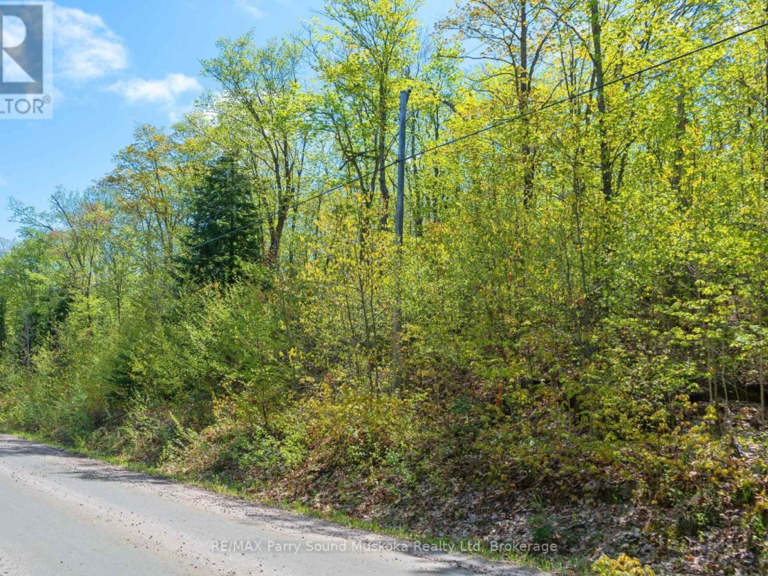 1835 LORIMER LAKE ROAD N, 