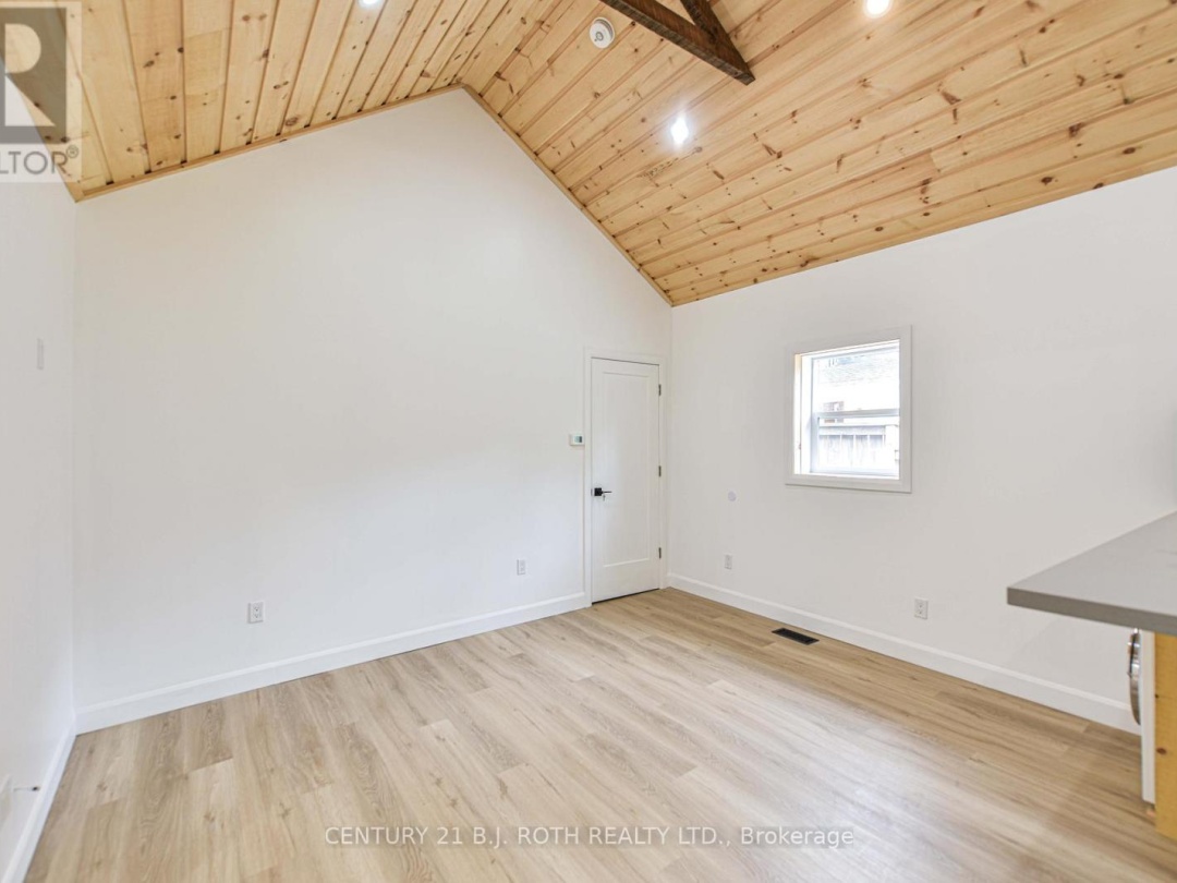 274 MISSISSAGA STREET W, 