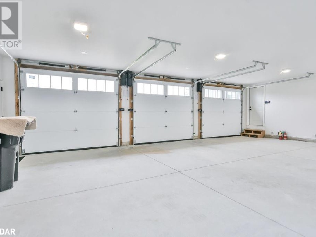 4 CLYDESDALE Court, 