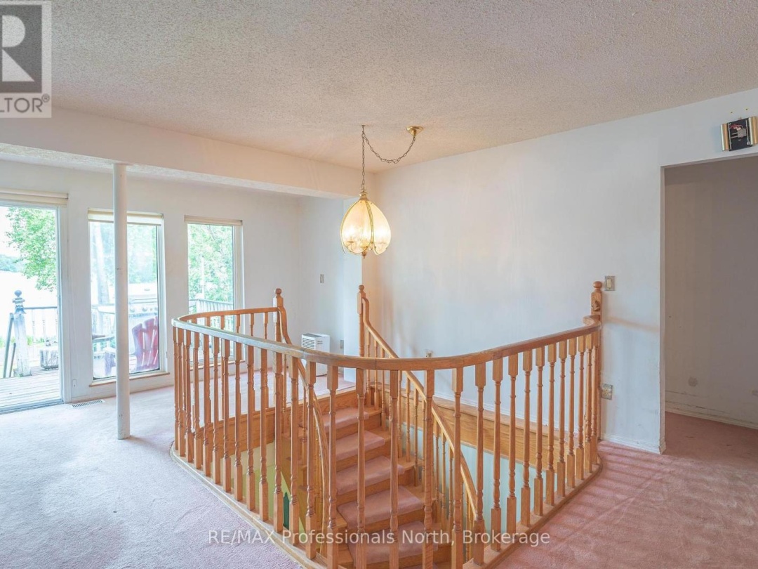 1015 BLACKBERRY LANE, 