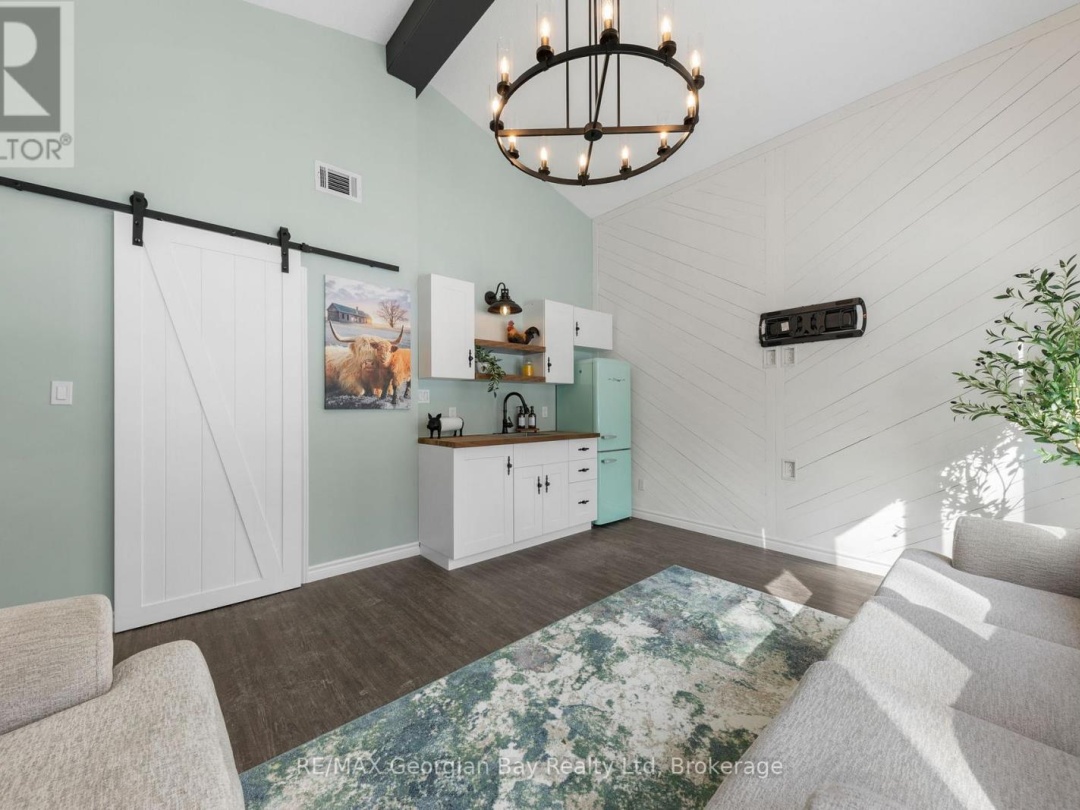 1745 TWIN OAKS CRESCENT, 