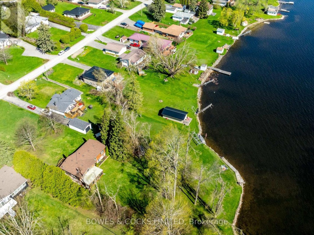 240 Lakeshore Drive, Pigeon Lake