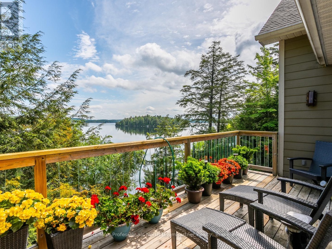 1107 Pine Point Road, Kennisis Lake