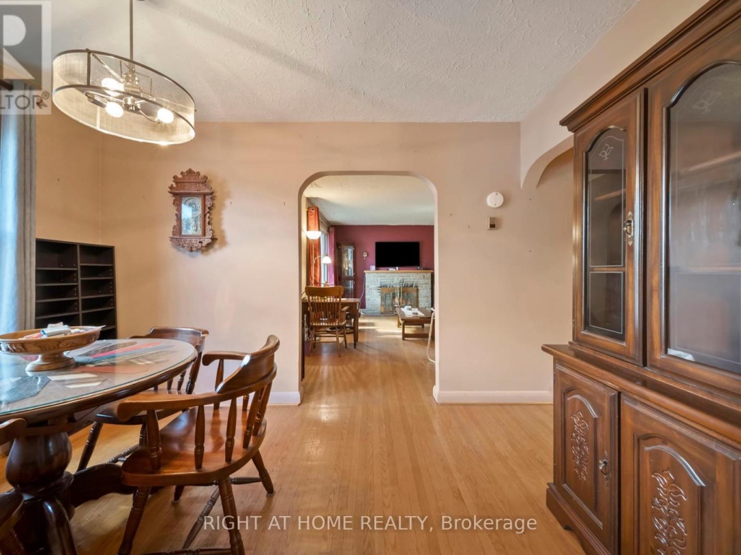 392 BAYVIEW PARKWAY, 