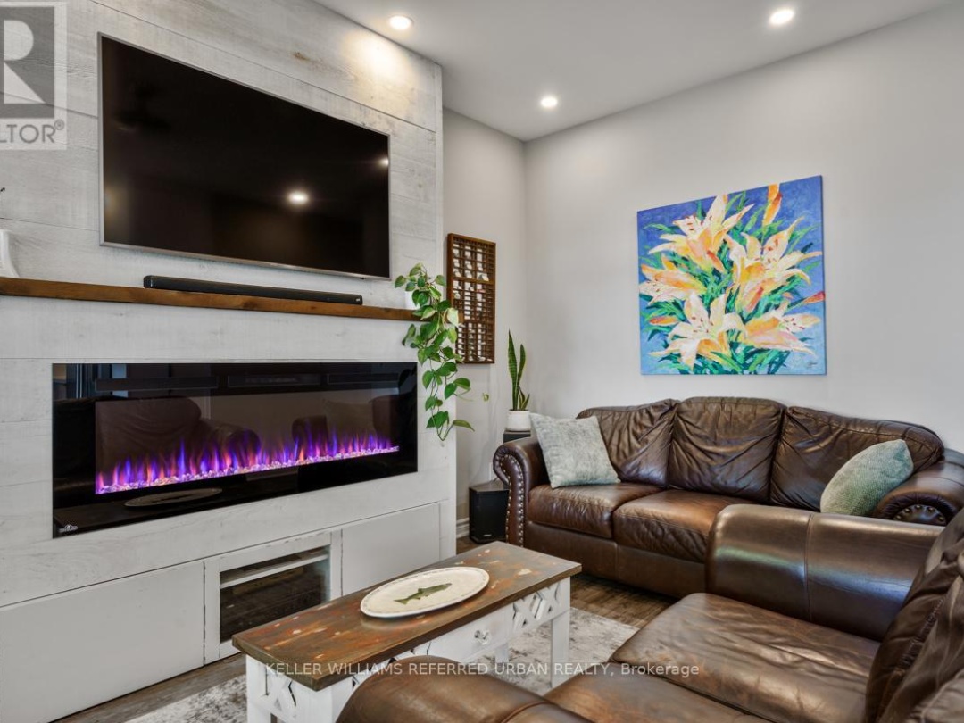 210 Morrison Avenue, Lake Simcoe