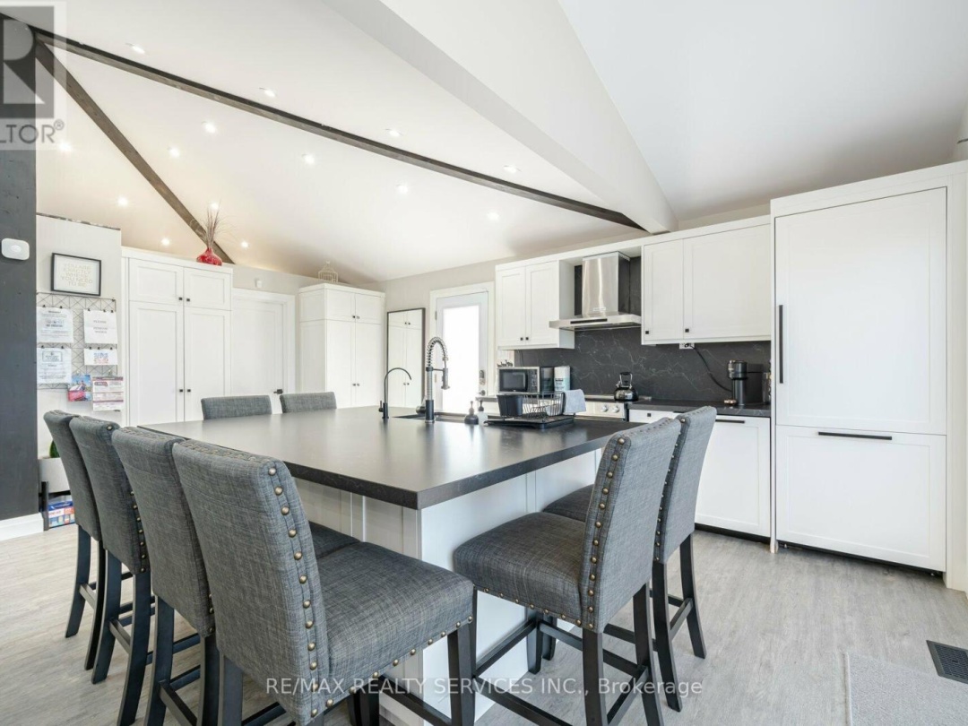 28 ELDONIA ROAD, Canal Lake