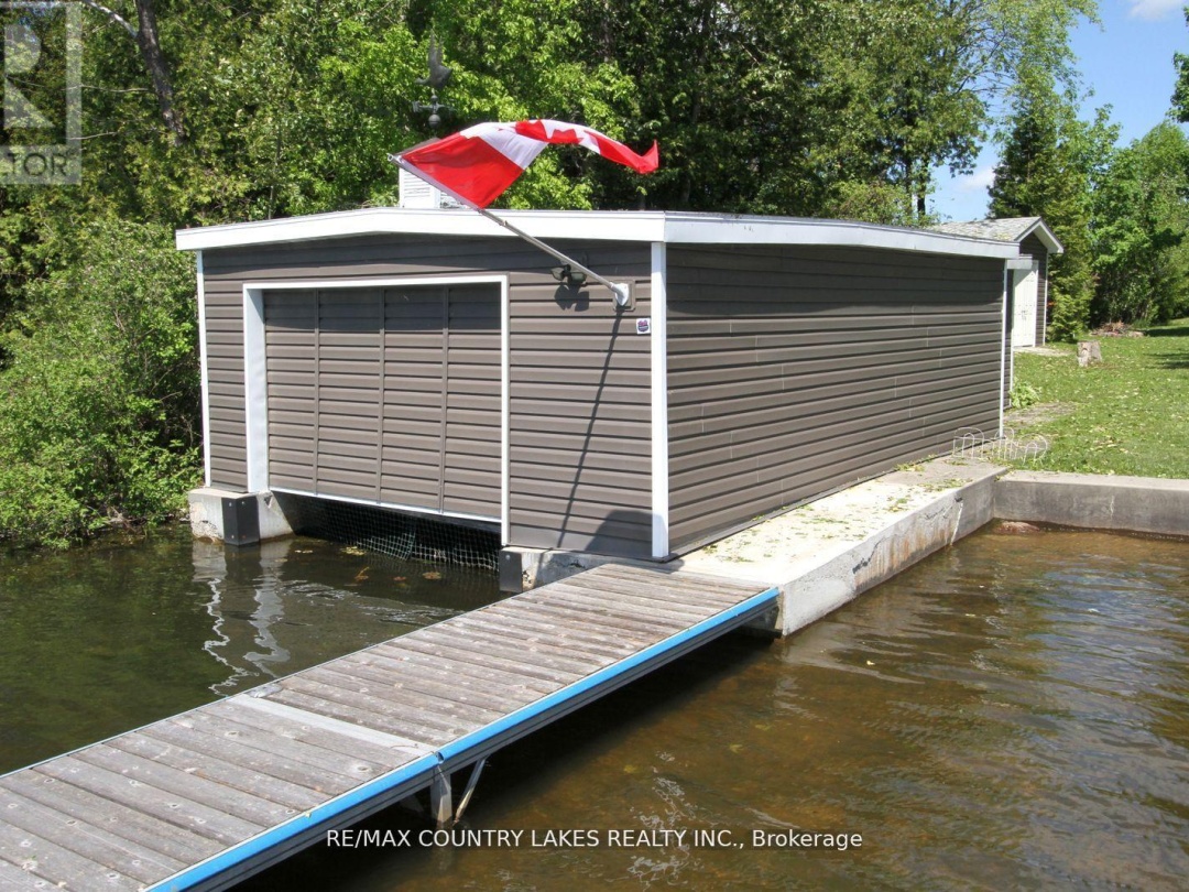 275 MCGUIRE BEACH ROAD, Canal Lake