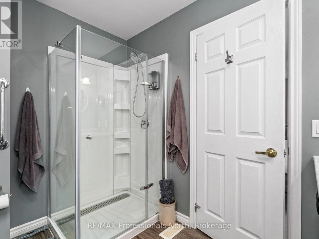 4 RED MAPLE COURT, 