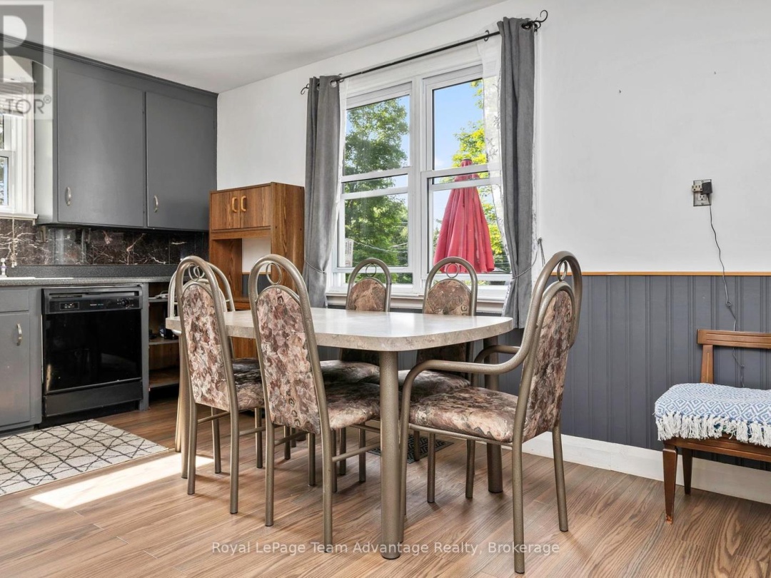 9 WOODS LANE, 