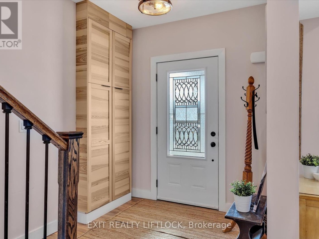 64 Front Street E, Pigeon Lake