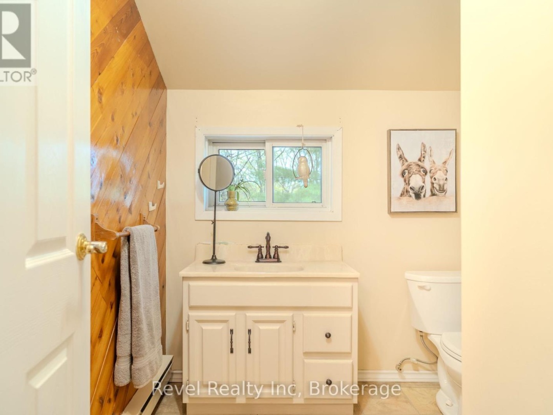 14 Swallow Road, Miller Lake