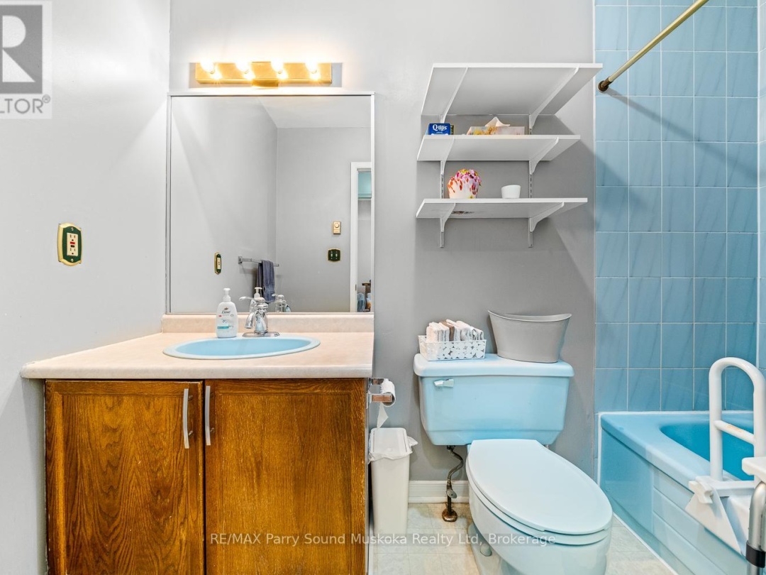 18 GEORGIAN BAY AVENUE, 