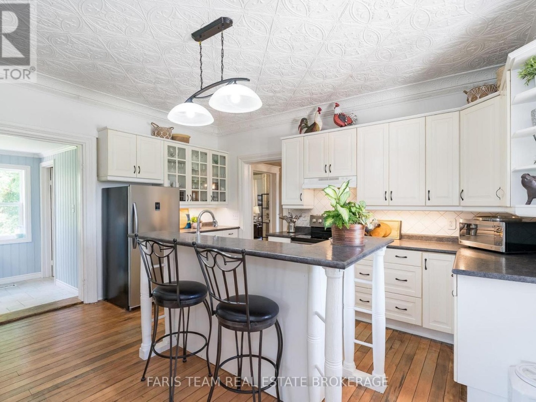 323 WARMINSTER SIDE ROAD, 