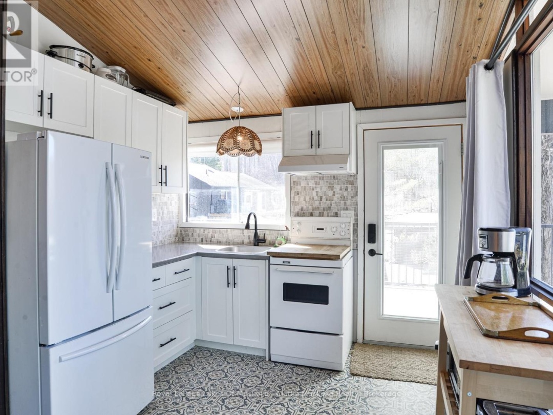 3258 LOON LANE, Gloucester Pool