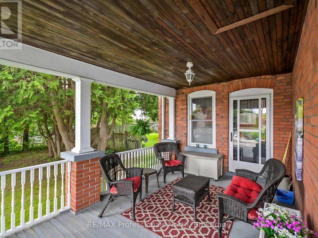 133 MAIN STREET W, 