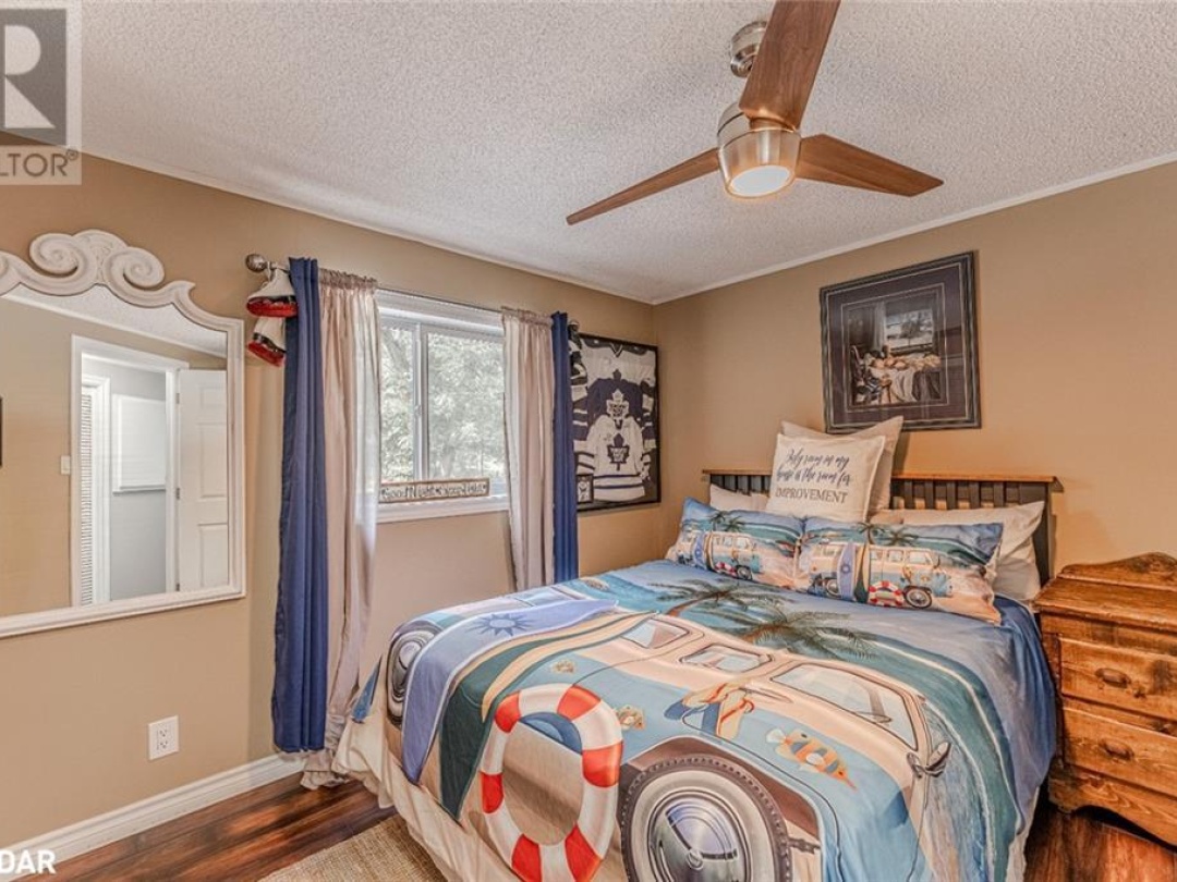 7498 ISLAND Crescent, 