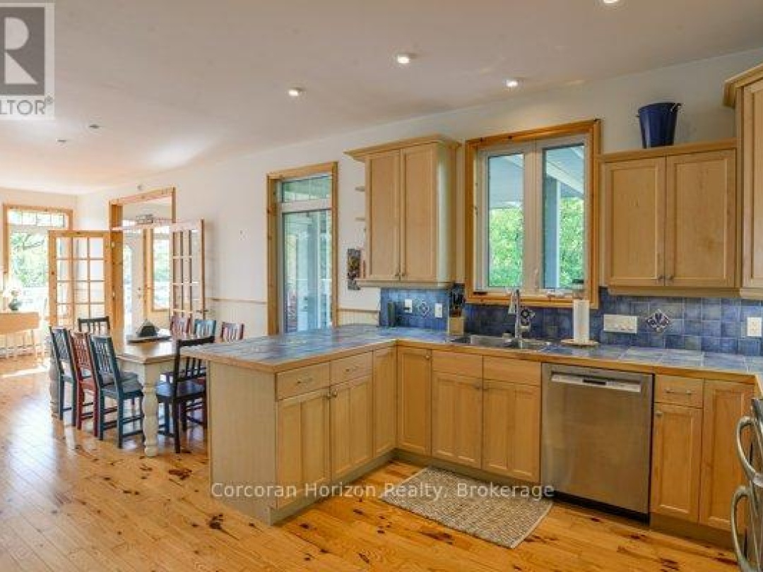 1320 Island 360 Road, Six Mile Lake