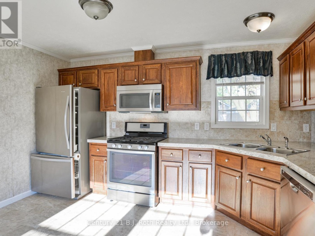 200 - 580 WEST STREET S, 