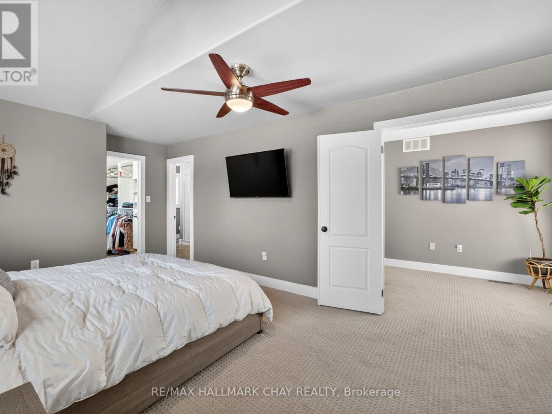 3159 BASS LAKE SIDE ROAD E, 