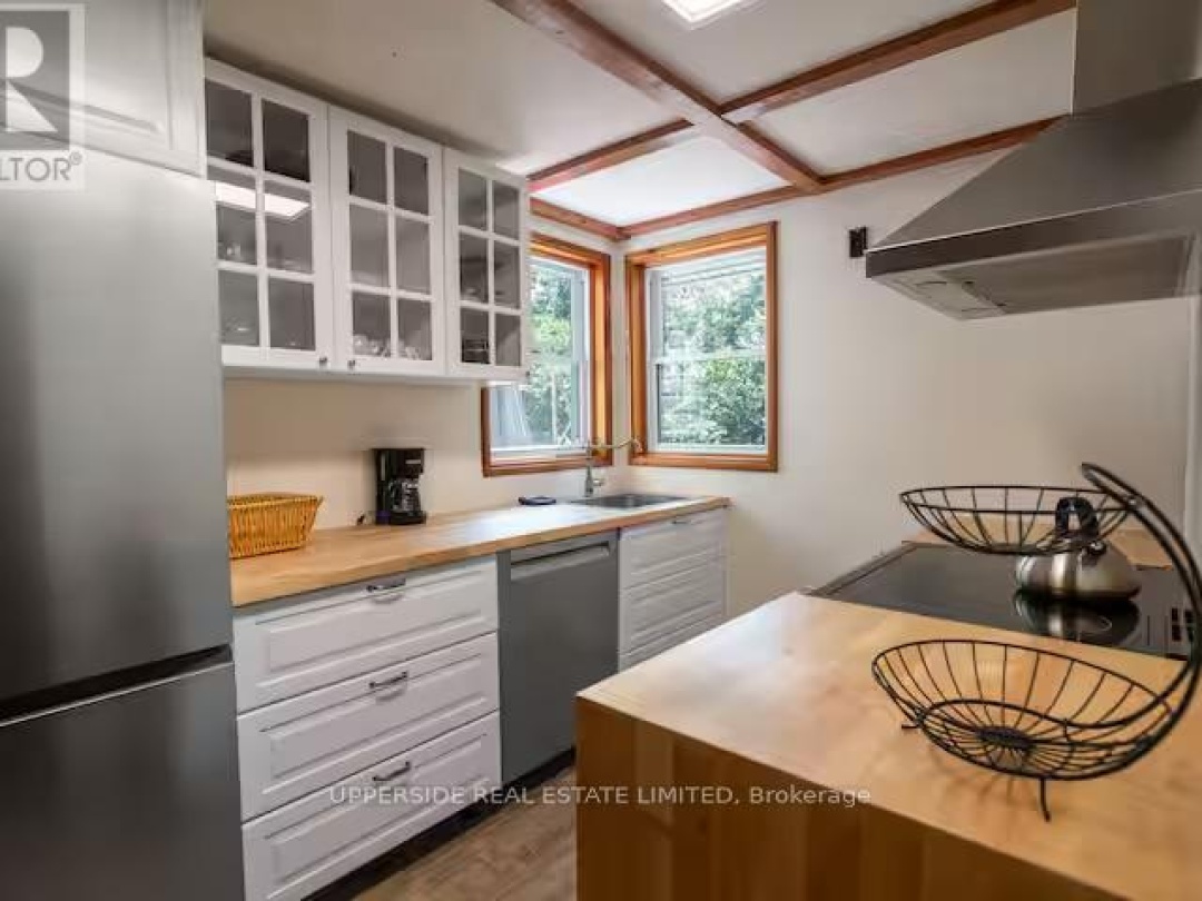 1040 OAK ROAD, Kahshe Lake