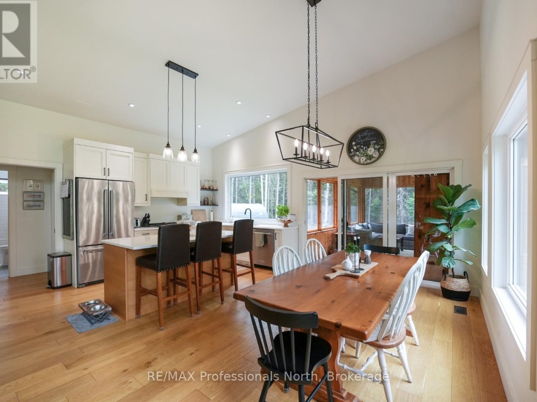 1086 STOTHART CREEK ROAD, 