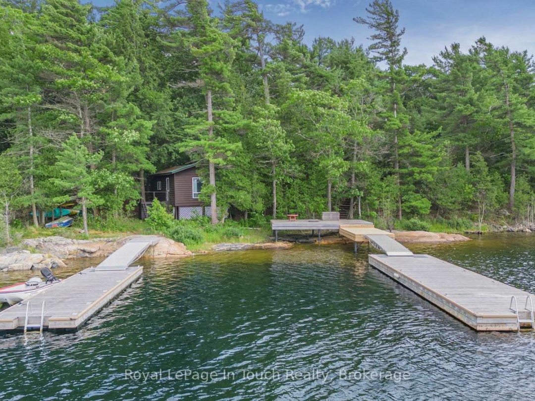 B207 10 Wahsoune Island, Georgian Bay