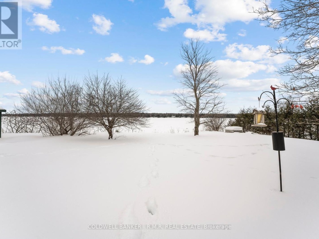 84 Pinewood Boulevard, Canal Lake